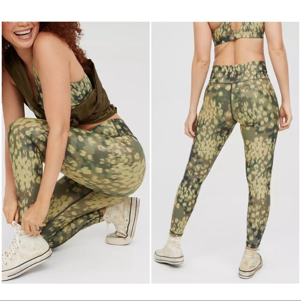 aerie OFFLINE Real Me High Waisted Floral Crossover Legging size M color Green